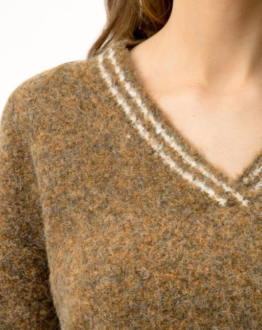 Contrast Trim V-Neck